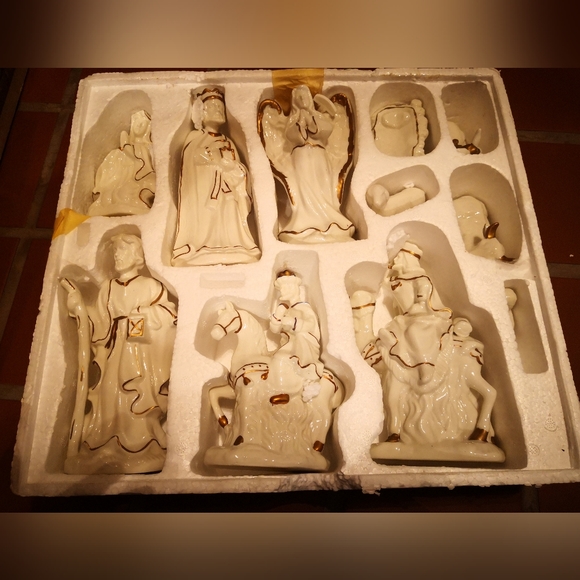 Porcelain Nativity Set - Picture 3 of 8